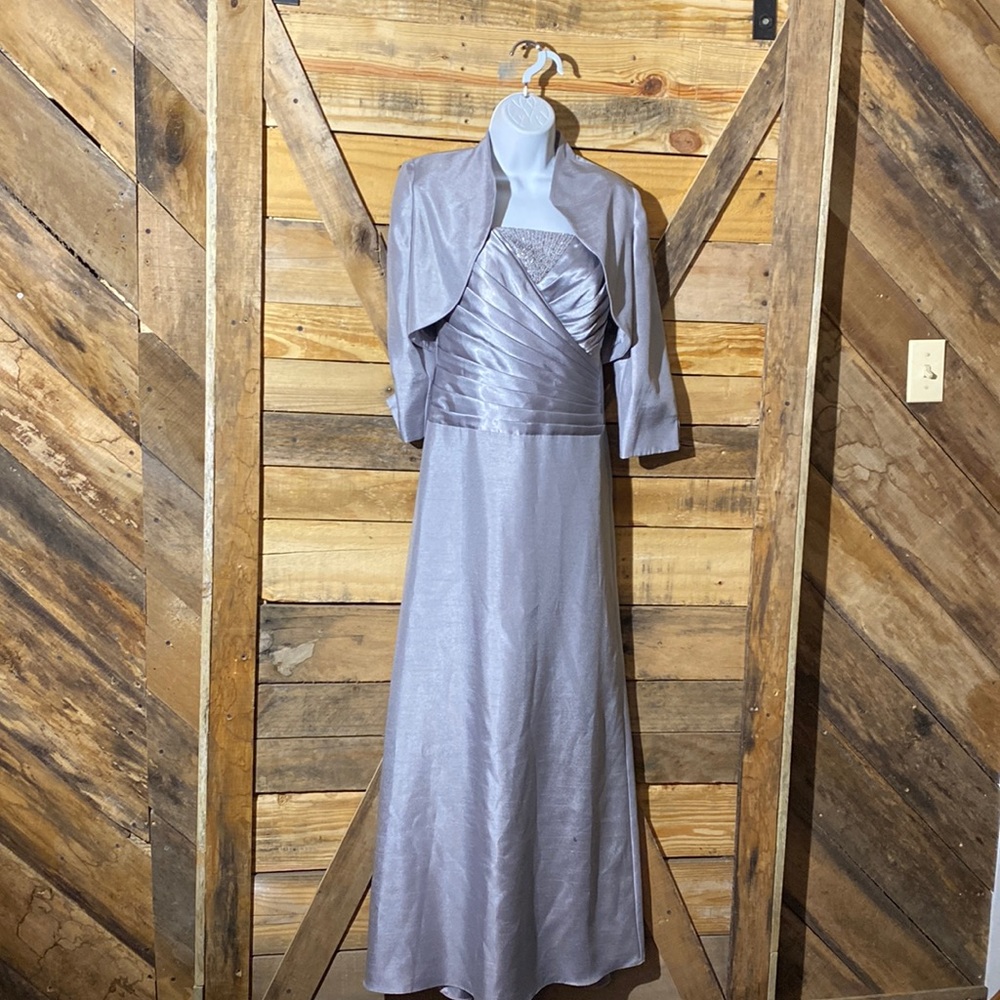 Jessica Howard 2 pc Formal Attire Size 4P